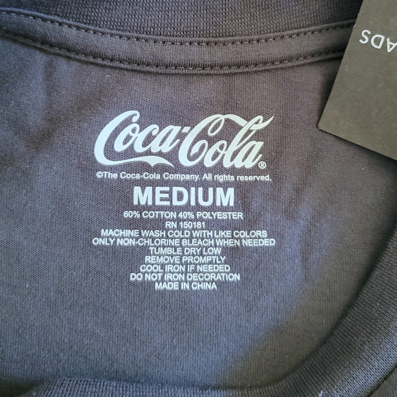 Grayson Threads🧵 Coca-Cola🥤 Graphic Tee👕 - NWT - Picture 4 of 10